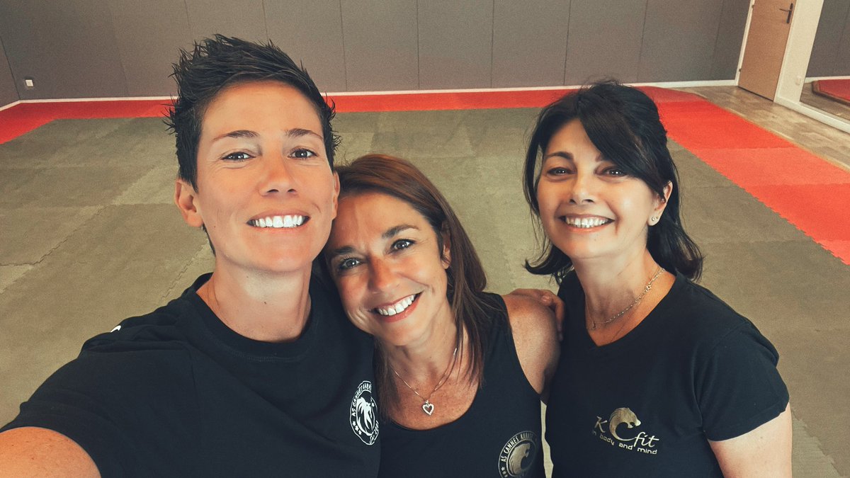 eye_of_sabrina's tweet photo. Mes minis préférées de retour sur les tatamis du #cardioboxe #ascanneskarate » 😍 @SophieMamanB @PielVeronique « les amis sont des anges silencieux qui nous remettent sur pieds quand nos ailes ne savent plus voler » 🍀 Avec elles, je vole depuis des années … https://t.co/VxwDXhlIIr