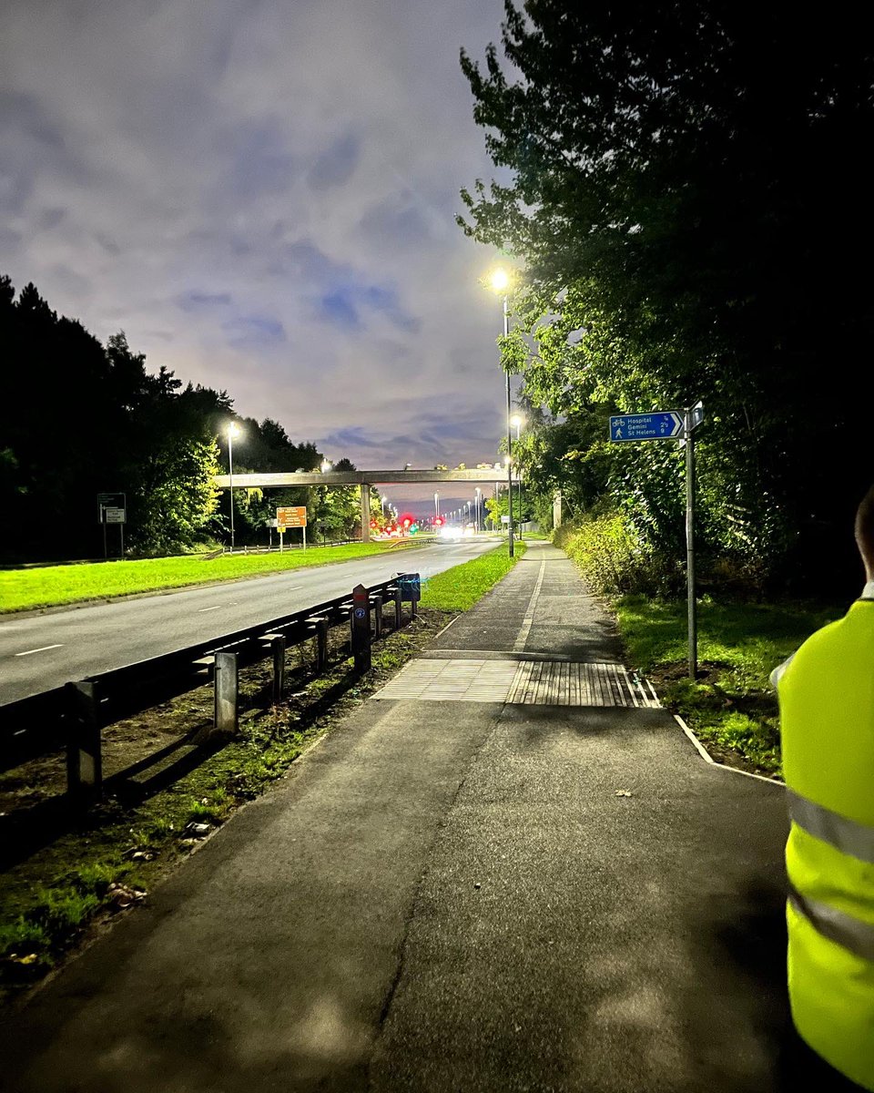 KelSmi_'s tweet photo. On 10th Sept for #worldsuicidepreventionday myself and @mauradorrian73 our EMHP, along with other members of the MHST team, completed the #darknessintolight walk to raise awareness. Well done to everyone who took part #itsokaytonotbeokay #asktwice https://t.co/2ovGMo7p0z