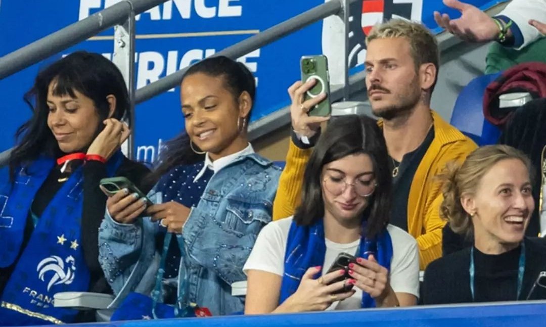 MilianFranceOff's tweet photo. @ChristinaMilian et M Pokora au stade de France pour le match France-Autriche de hier soir 🇫🇷
- Find more photos and information on @CMilianFrance
#following ##mattpokora #mpokora #superdad #paris #family📸 #babyboy #daddyquand #pyramidetour #love #dad https://t.co/BmzoJwMagO