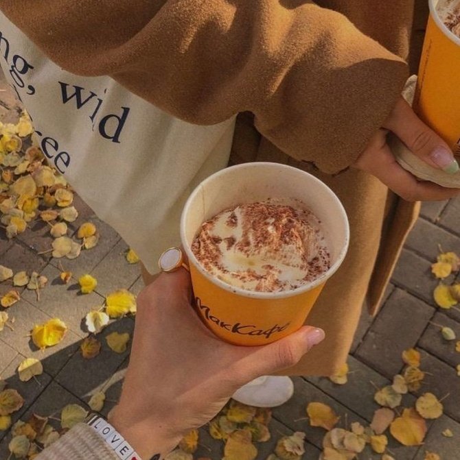 isilsun's tweet photo. friday in autumn https://t.co/SPTunvmTdE