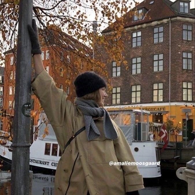 isilsun's tweet photo. friday in autumn https://t.co/SPTunvmTdE