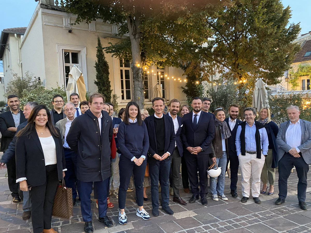 HorizonsGarches's tweet photo. Merci d’avoir été aussi nombreux hier soir ! 

Merci à @pybournazel pour son implication pour @HorizonsLeParti, rétablir l’ordre dans nos comptes et dans la rue !

Merci à @ClarisseB75 pour les jeunes, à @MagitteriJ et @SoleneAllanic, élus #garches.

#voirloinpourfairebien https://t.co/5J8FMJ7Zqa