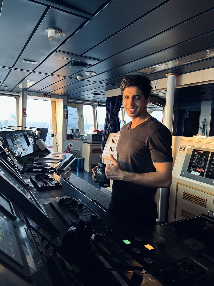 NayyarKaranvir's tweet photo. The job is monotonous &amp; repetitive many a times, 

You would want to quit every second due to the lack of patience,

The sea will overpower you,

The weak mind will trick you into looking at the negatives,

But these are the moments that shape character and build Resilience. https://t.co/1ameKegQwr