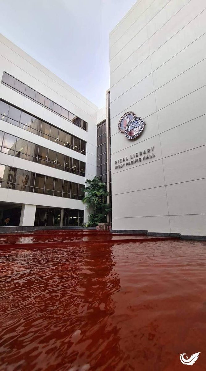 rapplerdotcom's tweet photo. 'BLOODY FOUNTAIN'

The fountain at the Rizal Library in the Ateneo de Manila University turned red on Friday, September 23, to commemorate the 50th anniversary of the declaration of Martial Law. #ML50 #SaysayNgKasaysayan 📸: @MatanglawinADMU

https://t.co/z4AD9SKAkH https://t.co/25g79JLu0x