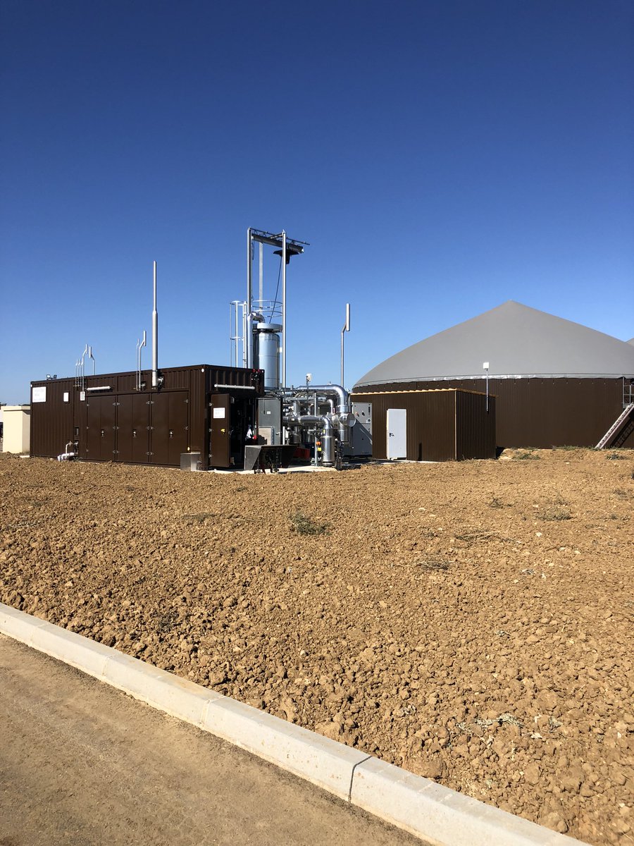 VLacroute's tweet photo. #Méthanisation 
Bravo à @ArnoultFrederic et ses 3 associés #agriculteurs pour l’installation de ce méthaniseur 100% agricole dans le @CDEssonne auquel la @iledefrance a apporté son soutien financier !
♻️ Injection de biométhane gaz pour équivalent conso de 1500 foyers. https://t.co/zwnl6sTO1l