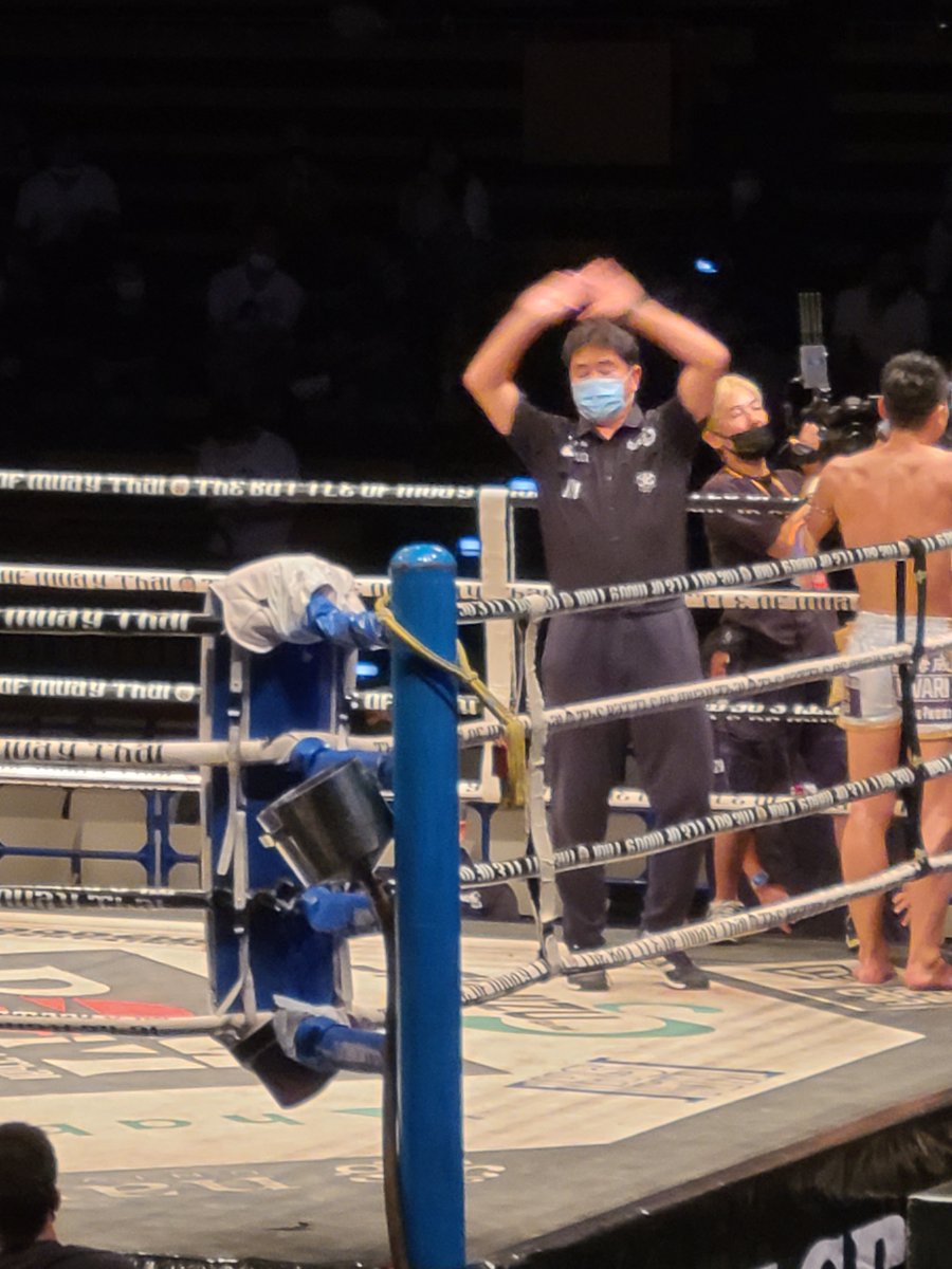 serval87's tweet photo. 第3試合　ミドル級　3分3R　大輝・FLYSKY GYM（FLYSKY GYM）　駒形賢太（レンジャージム）　大輝２ＲＴＫＯ勝ち。 https://t.co/Dd6uCTuHw0