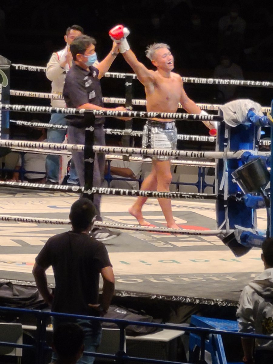 serval87's tweet photo. 第3試合　ミドル級　3分3R　大輝・FLYSKY GYM（FLYSKY GYM）　駒形賢太（レンジャージム）　大輝２ＲＴＫＯ勝ち。 https://t.co/Dd6uCTuHw0