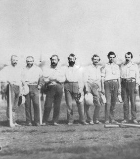 mariobianchi18's tweet photo. Il #23settembre 1845 il #KnickerbockerBaseballClub, prima squadra pro di baseball, viene fondato da Alexander Cartwright a New York. Il club rimase attivo fino all'inizio degli anni '70 dell'800. Nel 1851, i New York Knicks indossarono le prime divise da baseball mai registrate. https://t.co/FYLc0ec1pR