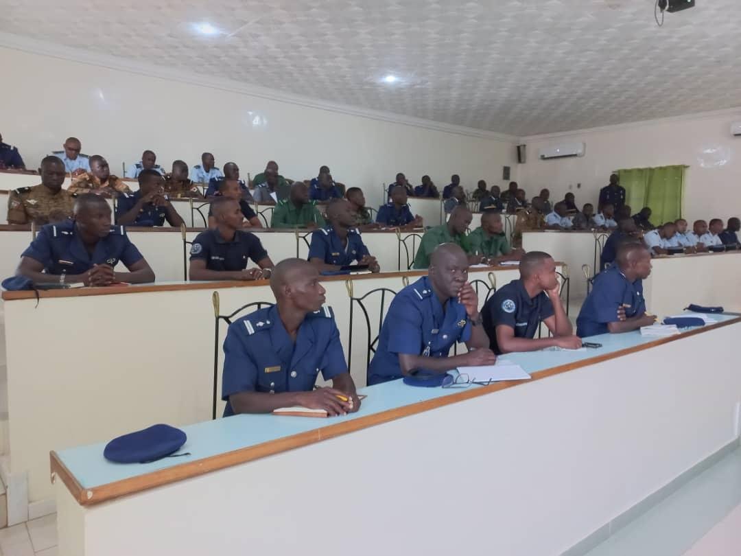 CoopSecuDefense's tweet photo. 🇫🇷🇸🇳 France - #Sénégal
Le Cours d’Application des Officiers de Gendarmerie #CAOG🇸🇳 accueille sa 16e promotion
➡️ 50 lieutenants de 1⃣1⃣ pays d’Afrique francophone formés au maintien de l’ordre, de la paix et en sécurité publique générale
#ENVR soutenue par @CoopSecuDefense🇫🇷 https://t.co/e3sESPcJ33