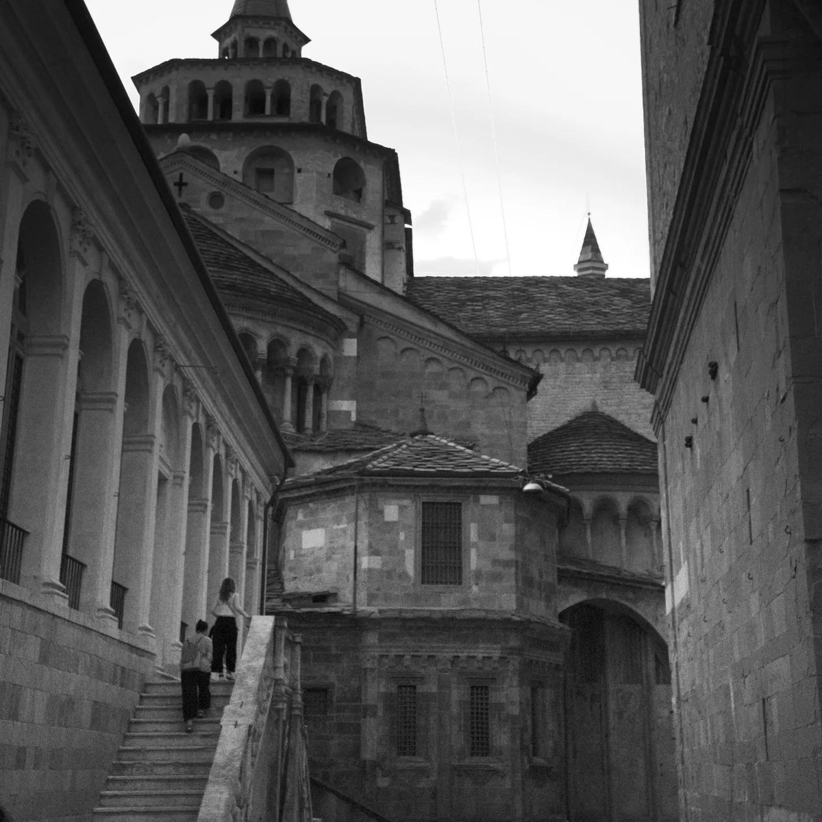 MarcoFosci's tweet photo. Bergamo, two girls climb a staircase to discover hidden corners of the upper town #bergamo #uppercity #cittaalta #citycenter #bnwstreetphotography #bnw #bnw_photography #blackandwhite #blackandwhitephotography #oldtown https://t.co/Y93QsKWi5Y