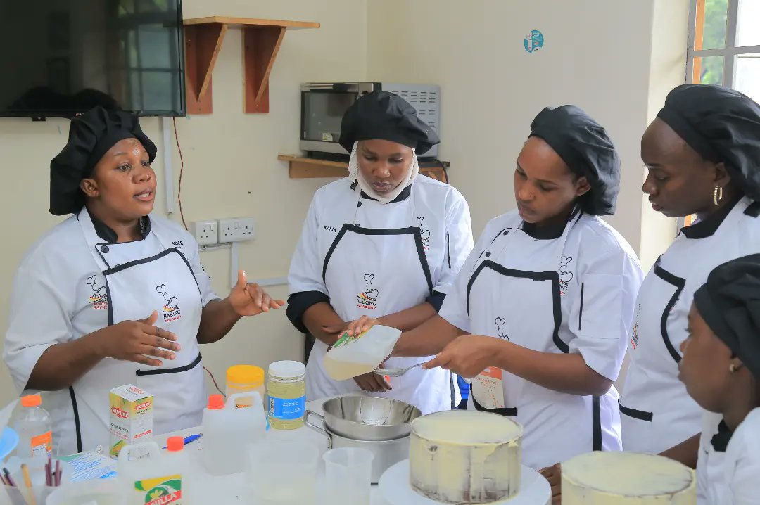 BakingAcademyUg's tweet photo. #bakeryandbasiccakedecirationclass 
Next intake is almost starting . Enroll for the next intake and make your future worthy.
Call/Whatsapp us on 0757310583 / 0706740071 / 0780372203 / 0706225800.

#bakewithlove #BakeryClass #bakingfromscratch https://t.co/O0iYb70uIF