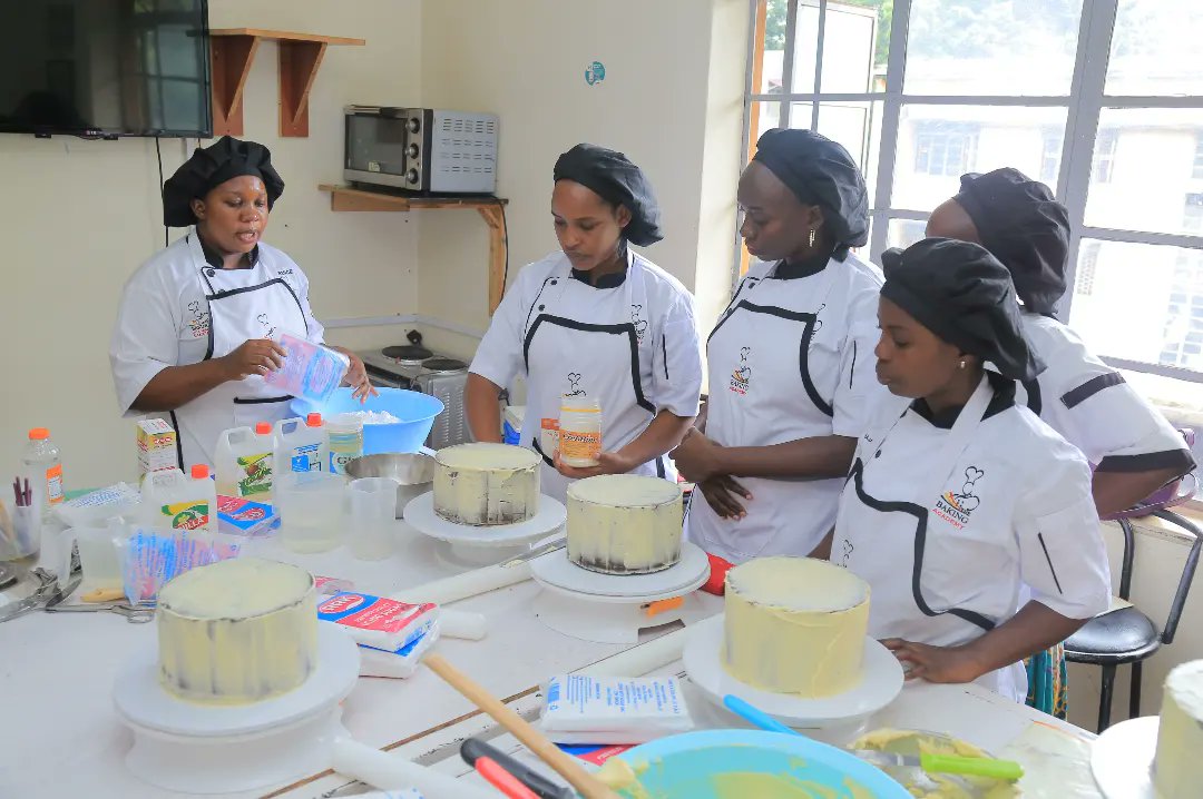 BakingAcademyUg's tweet photo. #bakeryandbasiccakedecirationclass 
Next intake is almost starting . Enroll for the next intake and make your future worthy.
Call/Whatsapp us on 0757310583 / 0706740071 / 0780372203 / 0706225800.

#bakewithlove #BakeryClass #bakingfromscratch https://t.co/O0iYb70uIF