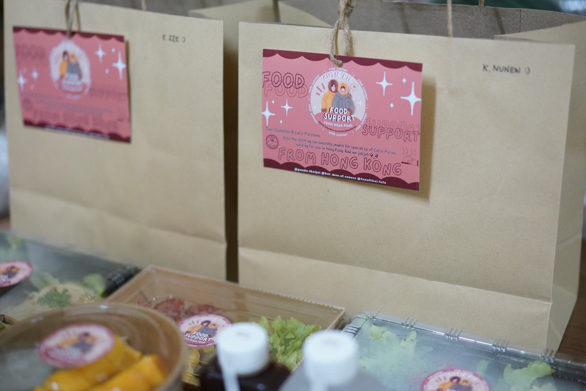 brownandco_th's tweet photo. Thank you K. @pandathaijai again and again for ordering Food Support with us ka🙏🏻☺️ Hope K. @zee_pruk K. @CwrNew and #CutiePieSeries Team enjoy the food na ka 🍱🥗☺️
#นิ่งเฮียพิเศษQ2ลองมะ #ZeePruk #Nunew #ZeeNunew #ZonZon #ซนซน https://t.co/a8FvPGLSeX