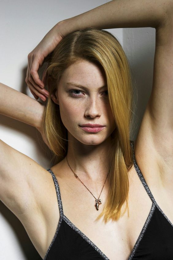 Happy birthday Alyssa Sutherland 