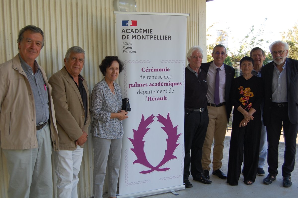 34Dsden's tweet photo. Très belle cérémonie de remise de l'insigne de commandeur dans l'ordre des Palmes académiques @les_palmes à @cro341101 qui pour l'occasion avait réuni famille, amis et équipe professionnelle
🙂merci tout particulier aux élèves de Segpa qui ont assuré un service parfait #Hérault https://t.co/3ZRBhke9Qt