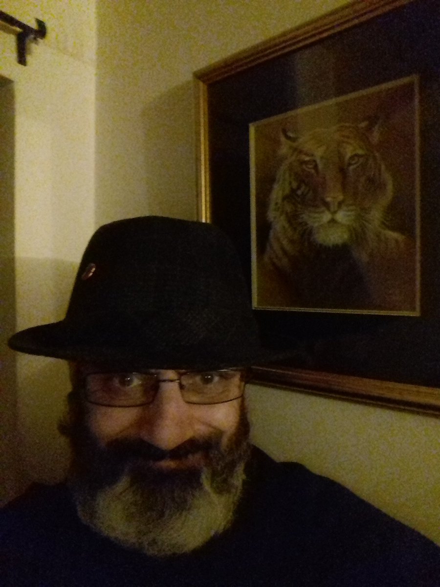 Leo tweet media