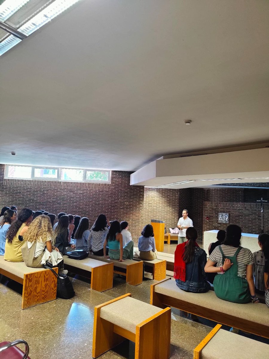 ComillasPastor's tweet photo. Os dejamos algunas imágenes de las diferentes actividades del servicio de Pastoral de esta semana! Estamos encantados con la gran acogida que están teniendo entre los alumnos! https://t.co/H9k6cmueBV