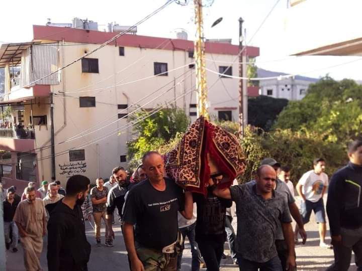 #عكار تشيّع الطفلتين ماي ومايا بعد وفاتهما في #زورق_الموت قبالة #طرطوس إلى مثواهما الأخير.
وقد وصل عدد الضحايا إلى ٥١ شهيداً، نعم هؤلاء شهداء ماتوا هرباً من الجحيم الذي نعيش فيه.
 #لبنان 
 #سوريا