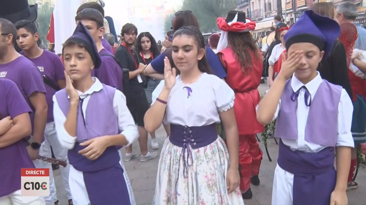 🦻 El Ball del Patatuf de l'<a href="/estecla_tgn/">Esbart Santa Tecla</a> s'ha traduït a llengua de signes. 

✨ Al #Connecta10Comarques hem vist com s'estrenava en la primera sortida del Seguici per <a href="/SantateclaTGN/">Santa Tecla Tarragona</a> 

▶️ ja.cat/wld2H