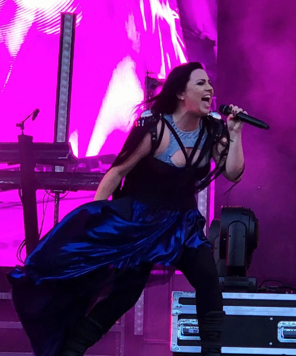 EvaWebsite's tweet photo. Amy Lee ๐ค
๐ Louder Than Life Fest
๐ธ 22/09/2022
๐ธ @Kelli_S1
@AmyLeeEV @evanescence #evanescence #barricade #louderthanlife #amylee #amyleeev #amyleeevanescence #amyleefans #festival @LTLFest https://t.co/R2XixLs9AQ