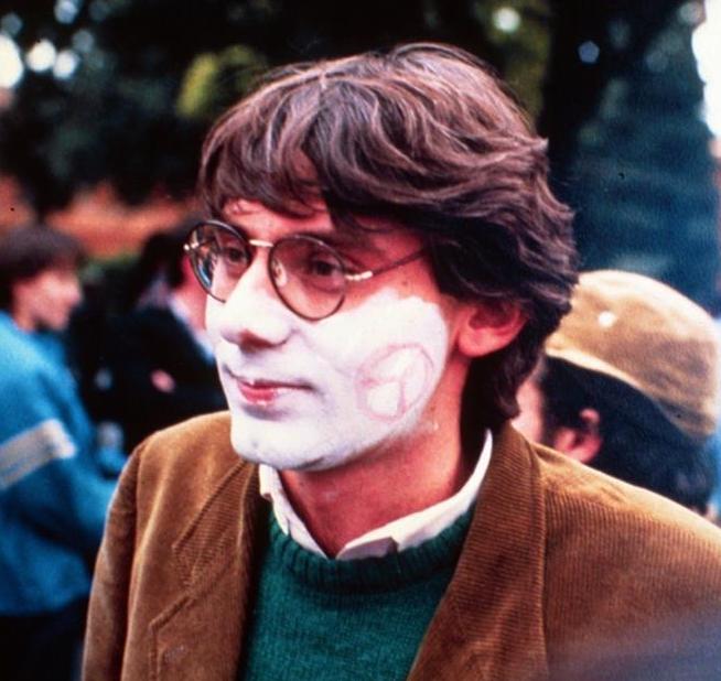 Il 23 settembre 1985 #GiancarloSiani è stato ucciso perché voleva informare l'Italia sulla camorra e i danni che fa al tessuto sociale. Aveva 26 anni.

Le mafie temono soprattutto una cosa: chi le smaschera e racconta la realtà, senza farsi comprare o intimorire.

Ciao e grazie.