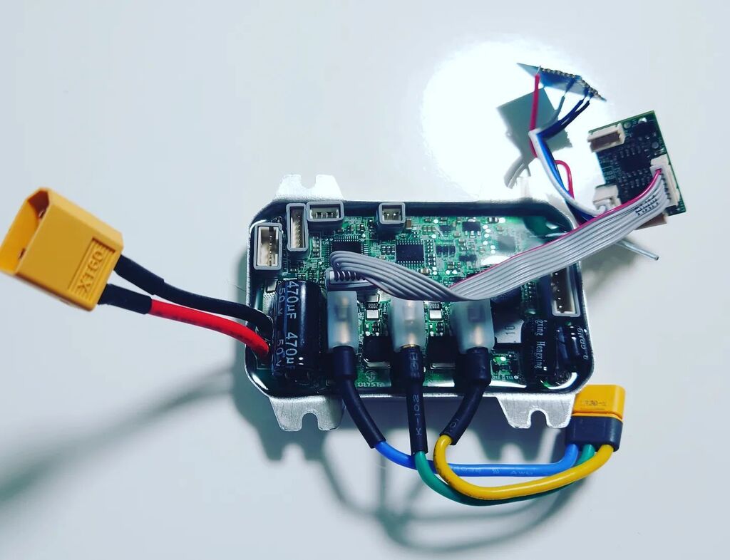 JokerCollector's tweet photo. Higher quality, day by day.
#esk8
#esc
#electricskateboard
#newmodel
#micromobility
#ebesah
#電動スケボー
#コントローラー
#最新モデル
#試作品
#マイクロモビリティ
#エベサー https://t.co/L8sP88vE6c https://t.co/6FaCoyPSe8