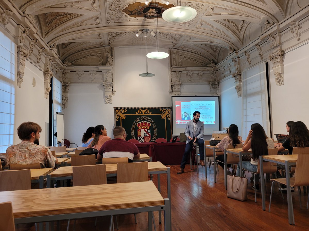 Muchas gracias a todos los egresados #MNIN por contribuir a seguir formando a nuevos estudiantes en el ámbito internacional. En esta inauguración hemos contado con <a href="/CarlosParca/">Carlos Iranzo</a> y <a href="/SafaMri/">Safa Maliari</a>