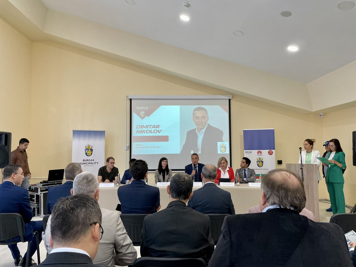 Petko_Georgiev's tweet photo. Rural Innovation Ecosystem Workshop с участието на Еврокомисар @GabrielMariya и кмета на @burgas г-н Димитър Николов.

Повече за събитието и проекта:
https://t.co/zWRXvdVPU1 https://t.co/HG5cbaRN3e