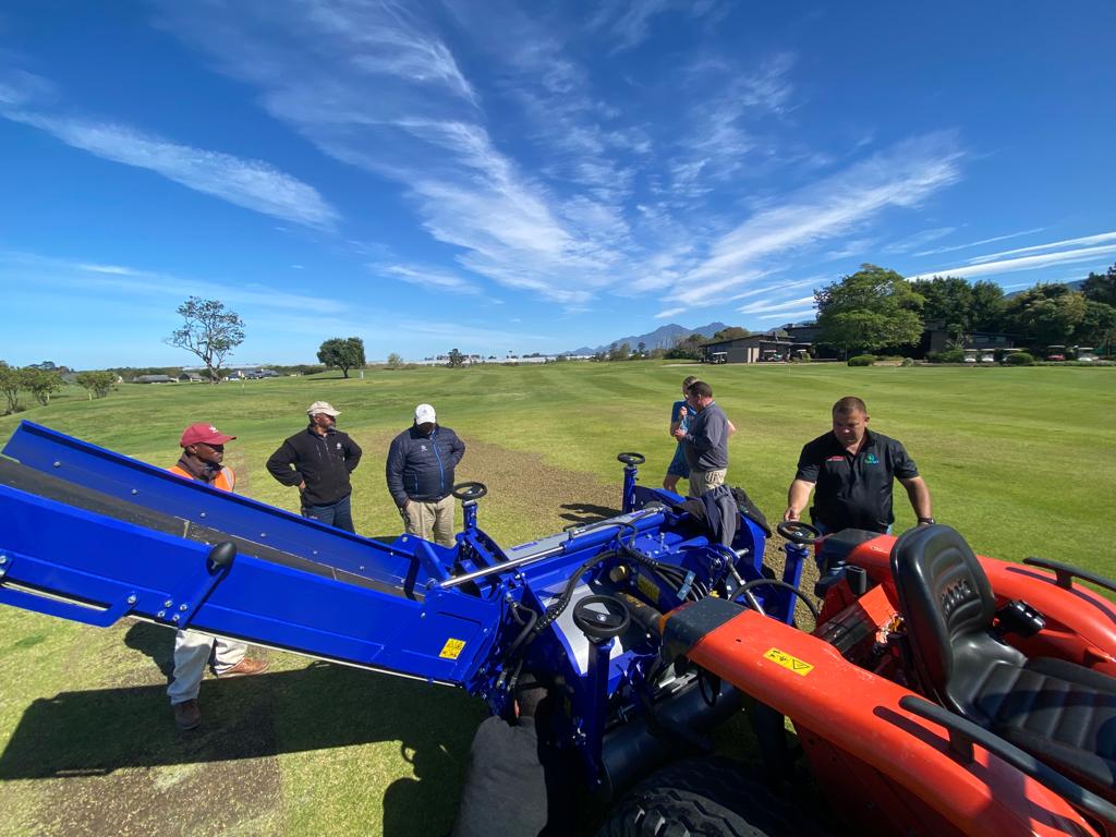 CampeyTurfCare's tweet photo. This week #NicksTravels has taken him to #SouthAfrica 🇿🇦 to met our dealer @nanquip #Turfbay
Demos were carried out with the #Campey #UniScratch
@ImantsBV
#RecyclingDresser & #KoroFTM c/w #Campey #UniverseRotor
#suppliedbycampeyturfcare #settingstandards #innovation https://t.co/menCexyhXs