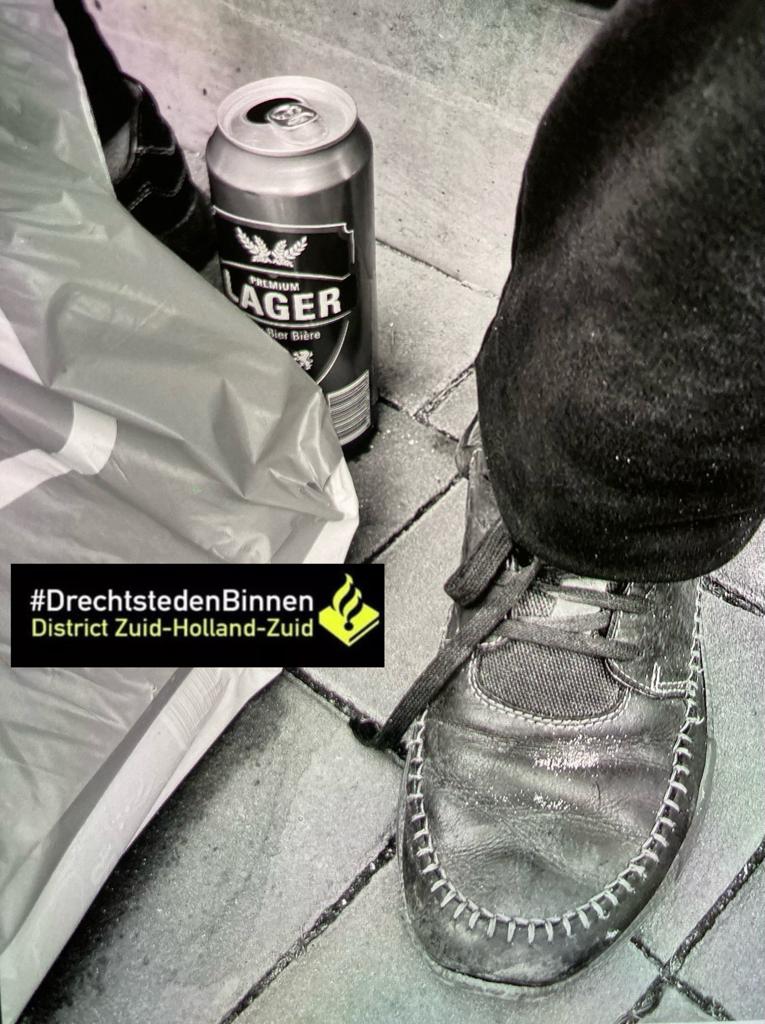 Gisteravond diverse meldingen van overlast, oa door alcoholgebruik 🍺 Drinker aangetroffen en een bekeuring plus waarschuwing wijkverbod uitgereikt. Bij recidive kan een wijkverbod oplopen tot 6 weken. #alcoholverbod