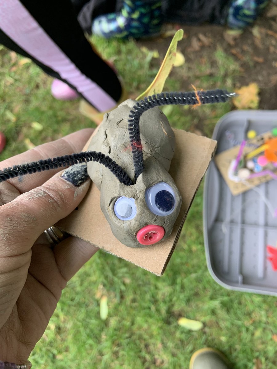 Think I might have had the most excitable Yr2 class ever yesterday!! They had a whole day of #outdoorlearning at the amazing <a href="/Neston_Primary_/">Neston Primary</a> the class were very knowledgable &amp; seemed to love everything we did from big hunting, making necklaces, clay, fire lighting &amp; hot choc.