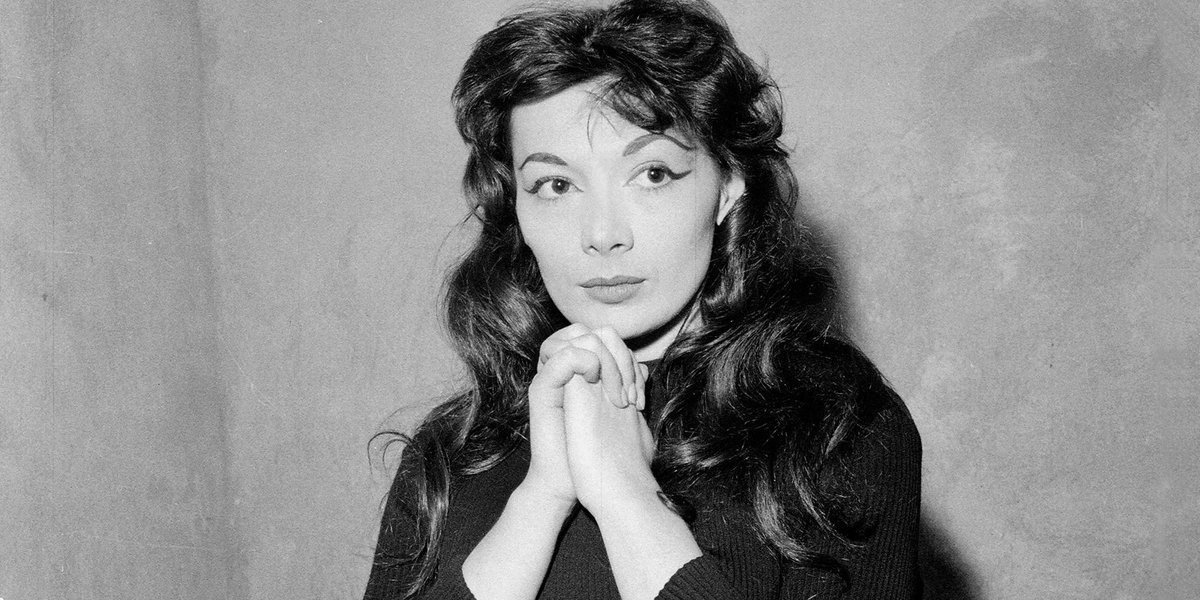 bitter69uk's tweet photo. Died on this day: ultimate black-clad, throaty-voiced, morbidly beautiful French beatnik chanteuse, actress, eyeliner role model and Morticia Addams lookalike Juliette Gréco (7 February 1927 - 23 September 2020). #JulietteGreco #chanteuse #wraithcheekbones #LobotomyRoom #parisian https://t.co/E1l8ffh4IN