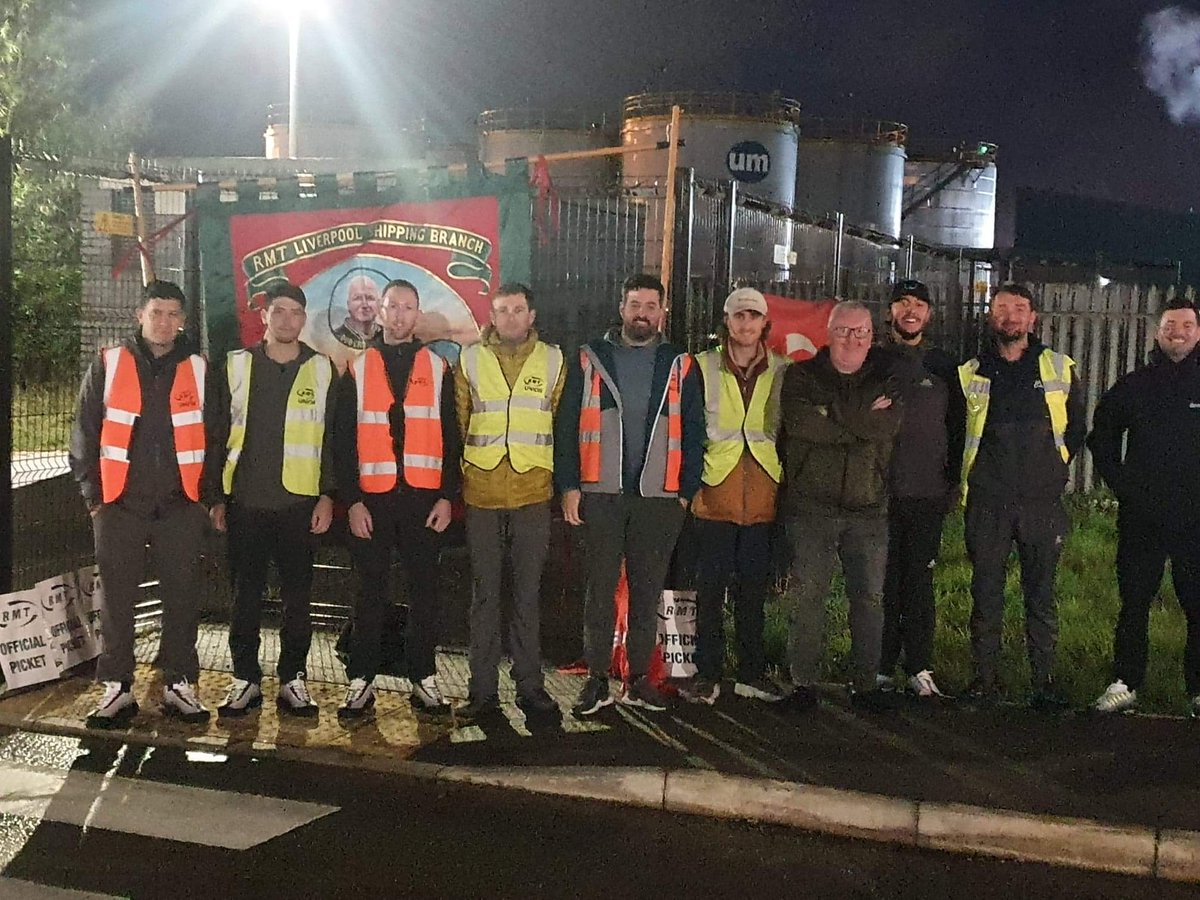 RMT members taking industrial action today at @Orsted who recorded a profit last year of £1.28bn and paid out a dividend of £623.7m. The company refuses to meet with @RMTunion to discuss their derisory pay offer.