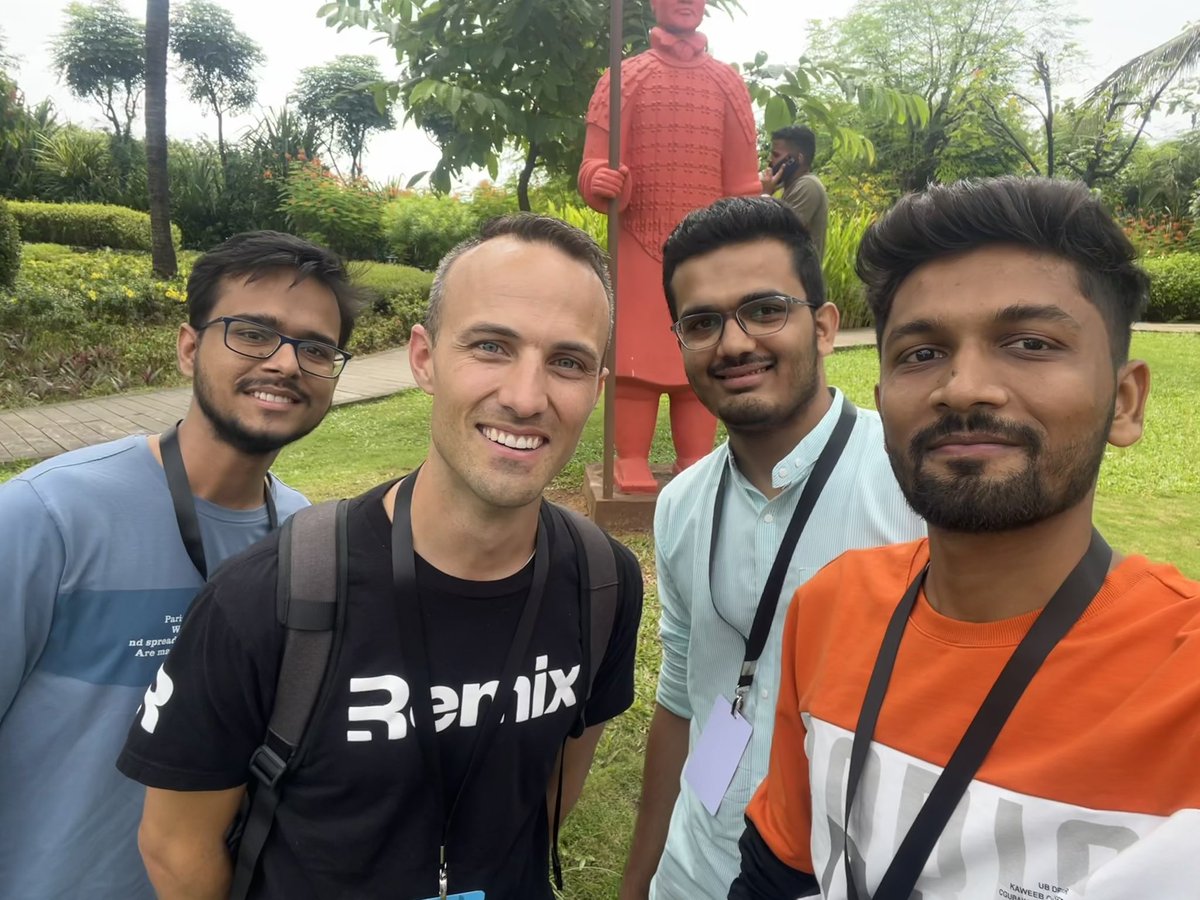 ravi_sojitraa's tweet photo. Finally it was great meeting our GURU 😇.
We had a little chat regarding CRA vs VITE, it was great.
@kentcdodds @BhalaniDivyesh @iRakeshPurohit @react_india https://t.co/gcVMrC0qQ0