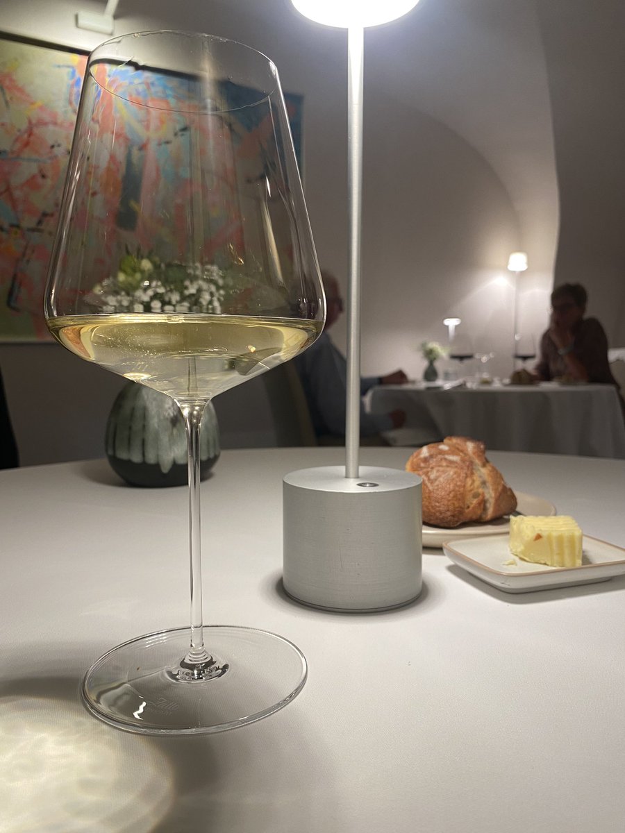 rob_in_wormer's tweet photo. Het werd een geweldig diner bij #Lameloise. Met prachtige wijnen uit de Bourgogne in #Riedel en #Zalto glaswerk. https://t.co/i694UZmLwq