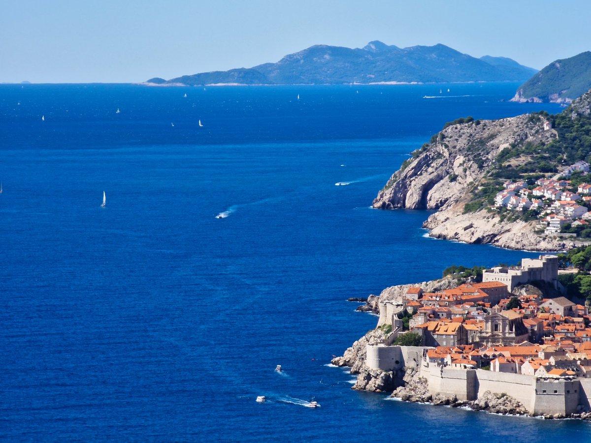 A busy city going into the weekend 
#Friday #beautifuldestinations #sea #Dubrovnik #travel #Croatia #history #nature #sailing #September #weekend #travel #DubrovnikRiviera