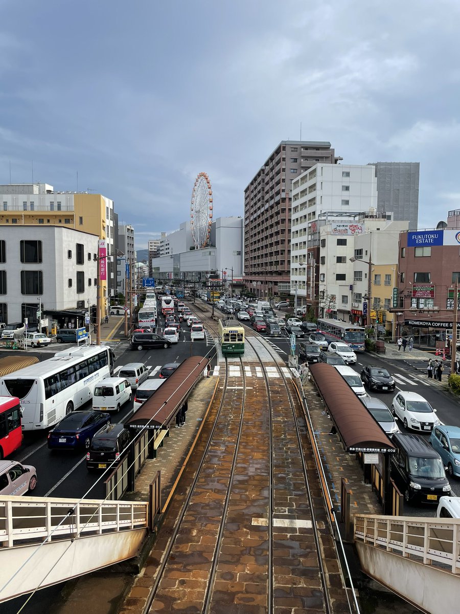 kzo787885's tweet photo. 長崎市内、大大大渋滞。
バスが余裕で40台ぐらい列を作ってた… https://t.co/mgUGozqCFS