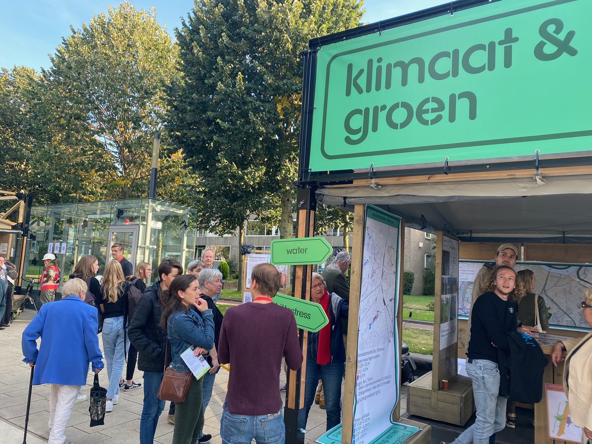 gisteren hadden we als Vrienden van de Groene corridor een mooie plek in het paviljoen Klimaat en Groen tijdens de Dag van het Stationsgebied - nu maar hopen dat de Groene corridor ook in de plannen voor het gebied genoeg ruimte krijgt! #nijmegenstationsgebied #groenestad