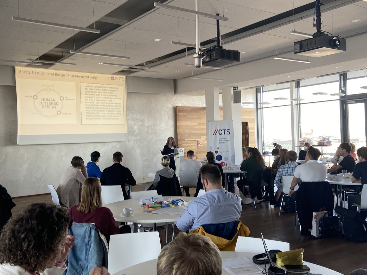 CTSWien's tweet photo. Draußen scheint die 🌞, drinnen rauchen schon die Köpfe! #hackathondervielen https://t.co/b5MAMJyl2F