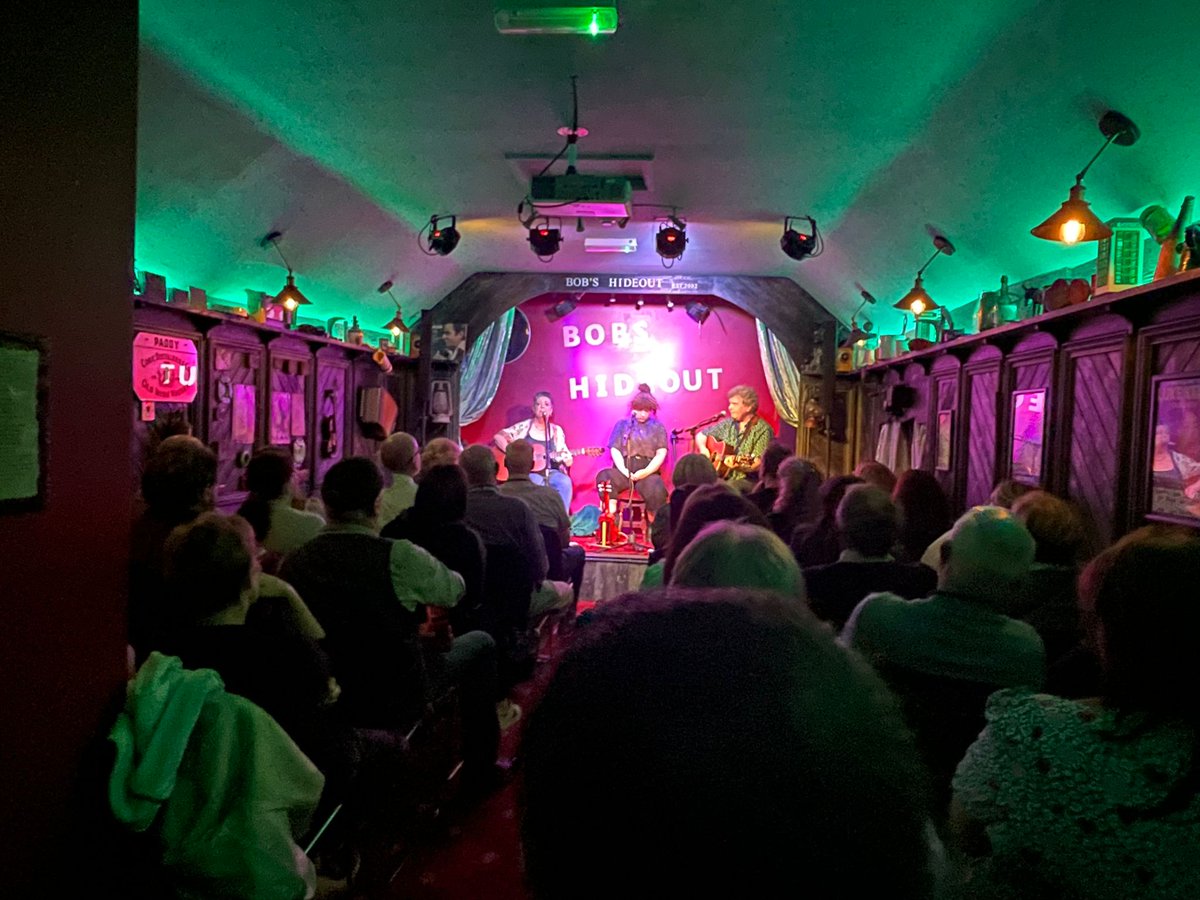 BobsVenue's tweet image. Thanks a million to @greenshinemusic and @DavidPHope . What a great night in Bobs. 💚💚 Thanks again to everyone who came.We hope ye enjoyed it as much as we did. 
@daviefurey @leecampion1 @BobsVenue #livemusic #freddobar
