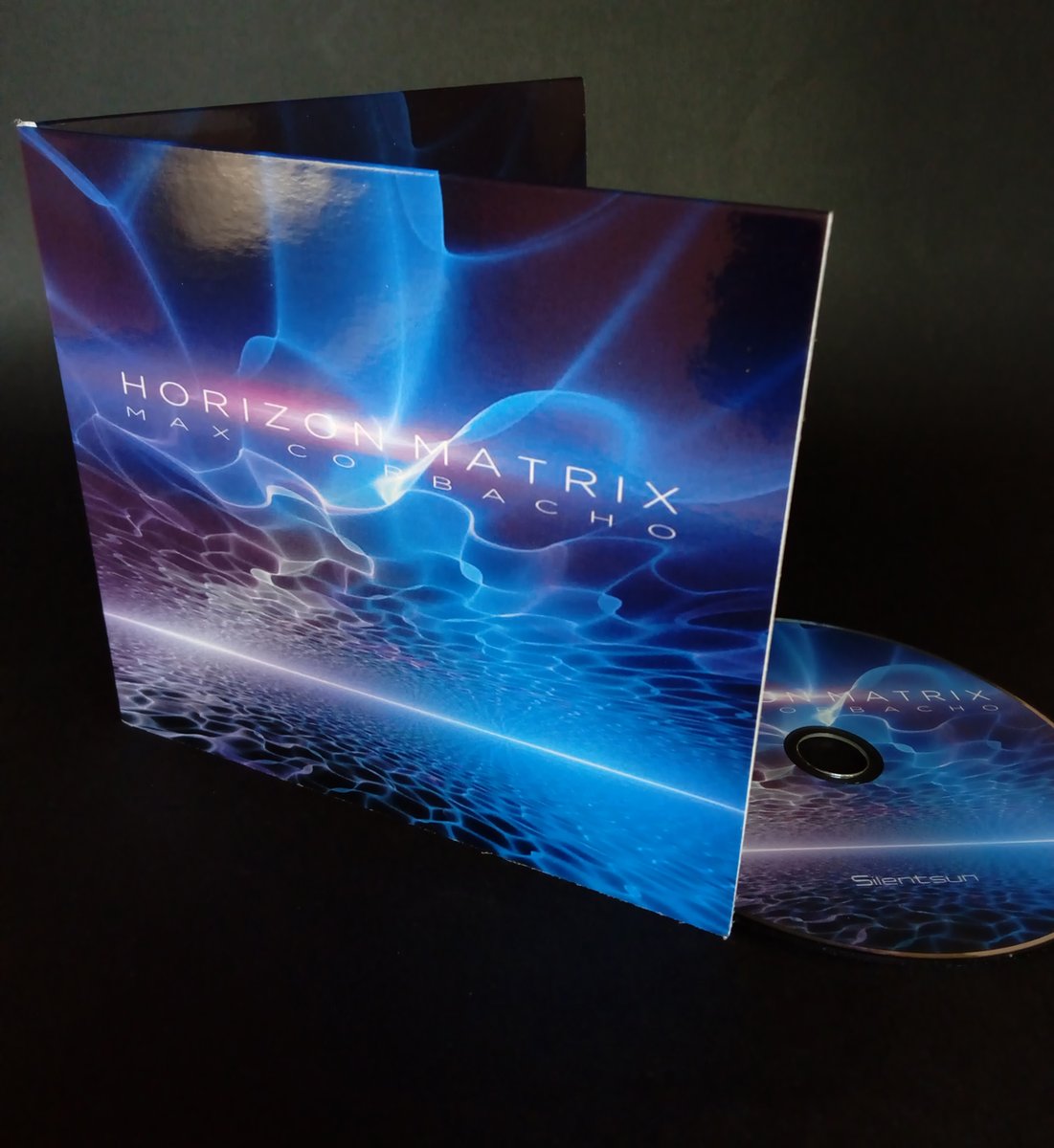 Horizon Matrix by Max Corbacho: 'Fluid patterns, ethereal soundscapes and profound liquid textures interacting and melting seamlessly while releasing its imaginative yet delicate sonic perfume through its leaves.' Review by Sonicimmersion.org. maxcorbacho.bandcamp.com/album/horizon-…