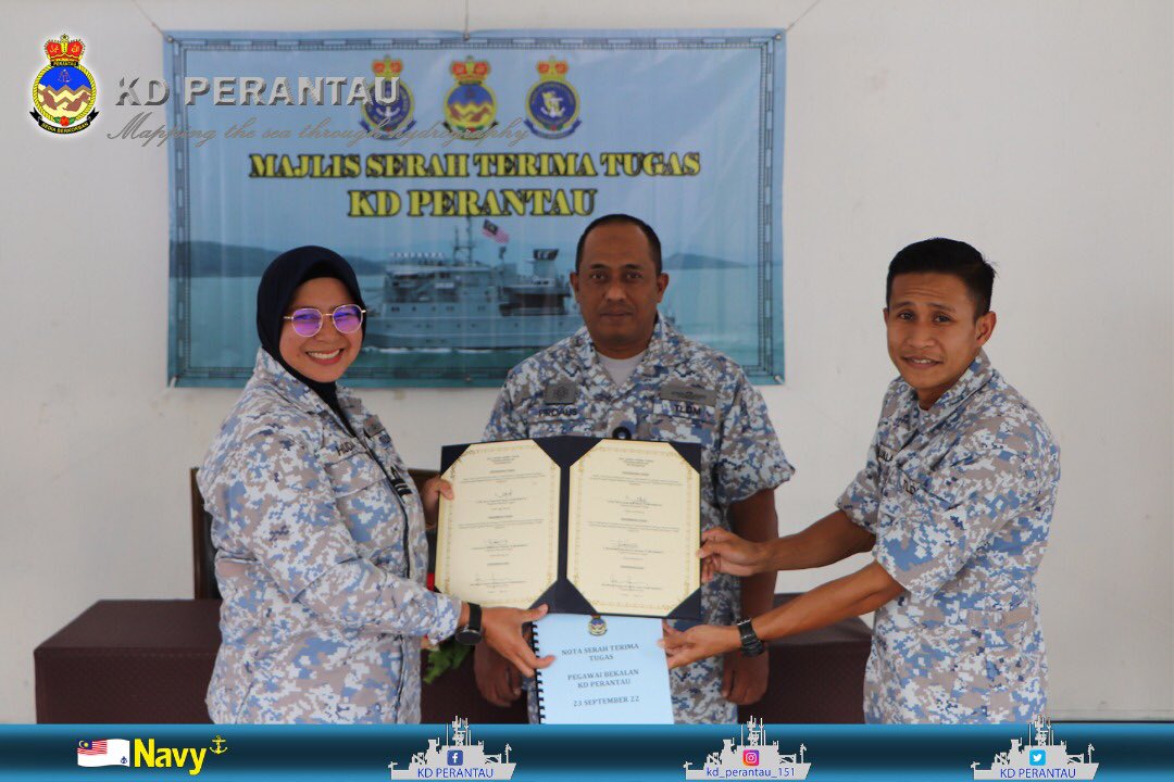 KD_Perantau's tweet photo. KD PERANTAU telah melaksanakan Majlis Serah Terima Tugas bagi 
Pegawai Laksana dan Pegawai Bekalan KD PERANTAU.

#WanderersCrew151 mengucapakan selamat maju jaya di unit baru dan 
sentiasa berjaya di dalam apa jua bidang yang diceburi.

#FairwindandfollowingSeas
#NavyPeople https://t.co/h4Yqq4Gyoa