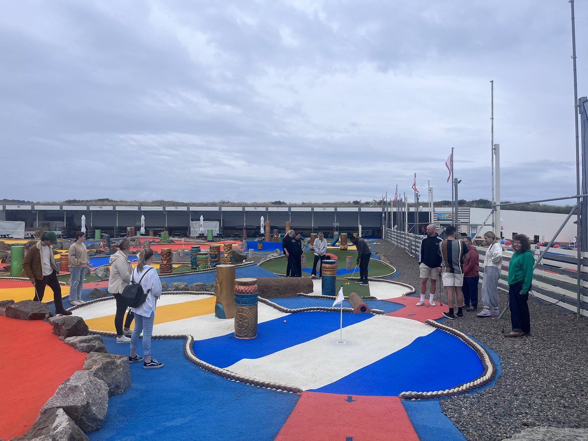 Team building with our second year student nurse cohort! Welcome back 📚 #newacademicyear <a href="/PreRegJersey/">Pre-Reg Nursing and Midwifery Jersey</a> @ChiefNurseJsy @GovJsyHCS <a href="/DegreeHCSJersey/">Faculty of Health Education Postgrad Team</a> @SkillsTeam_JGH <a href="/chosa3145/">Simba Kashiri</a>