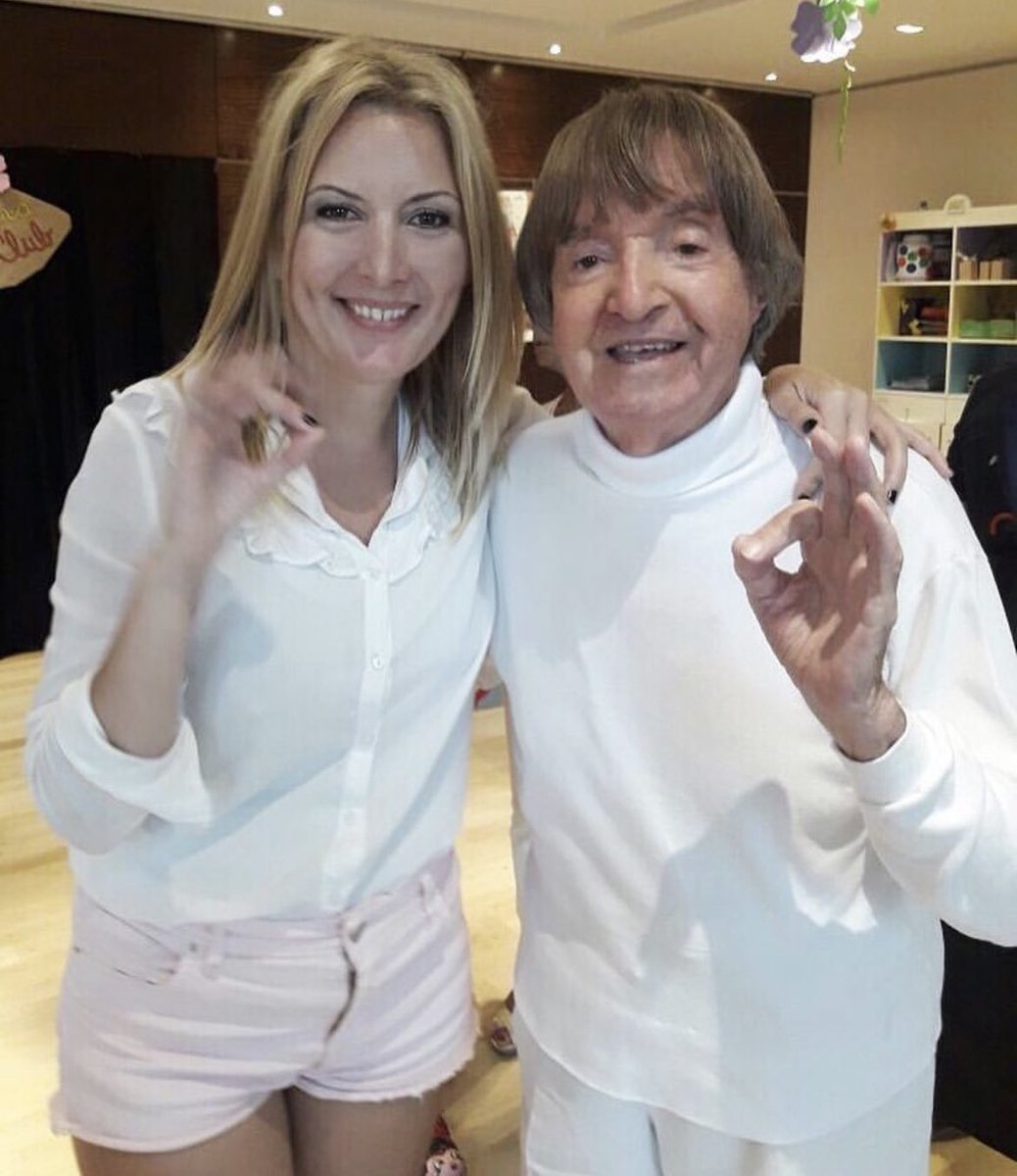 ximenarijel's tweet photo. Se fue un grande, alguien que me va a recordar siempre de mi infancia y de mis momentos felices, creo que a muchos les debe pasar lo mismo….un gestito de idea eterno, hasta siempre Carlitos!!!!💗#CarlitosBala #carlitos #gestitodeidea #gestitodeideaeterno https://t.co/eLkaBq4cJy
