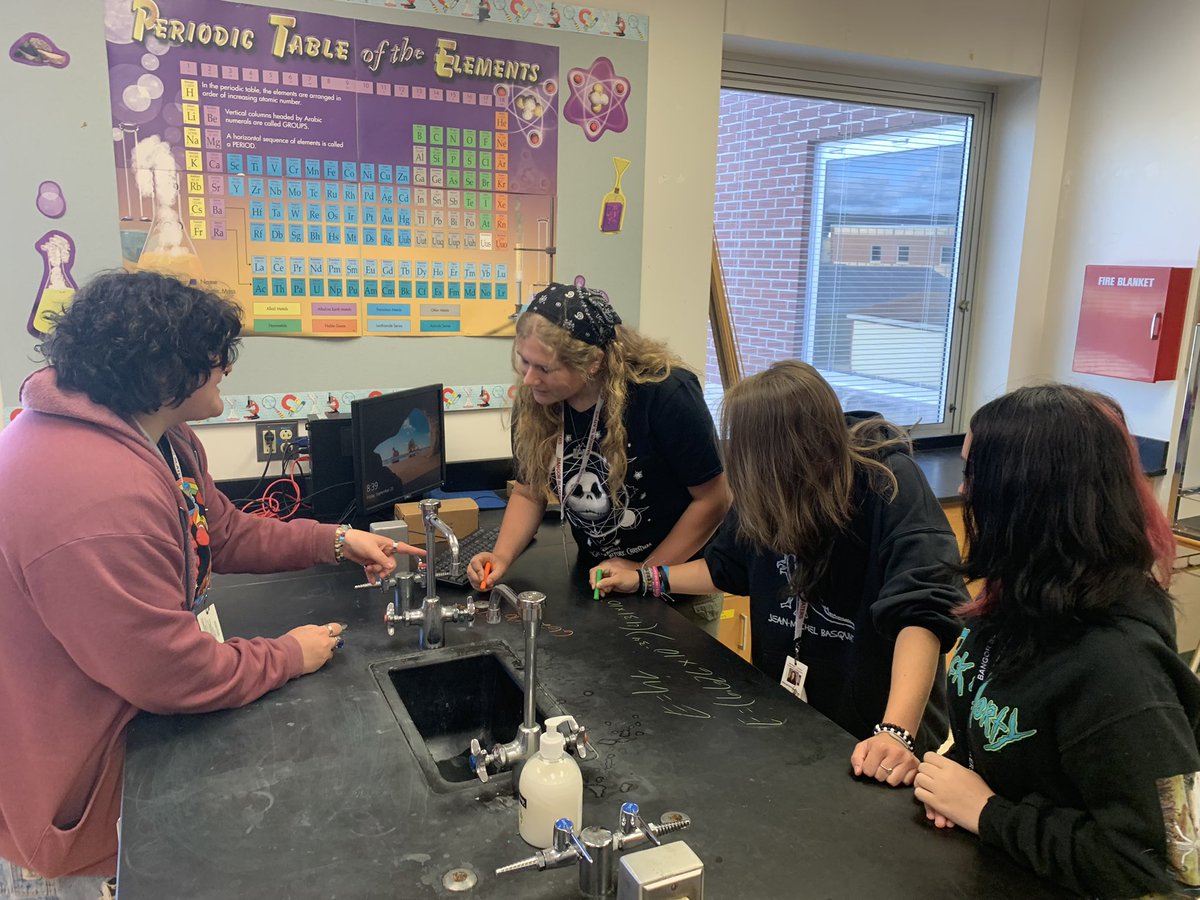 ChemTechTeach's tweet photo. Chemistry is all it is chalked up to be…and more! 🙃Ss working together to calculate the energy of photons. Who doesn’t love marking up the lab tables with chalk?!
#slaterscience #chalkitup #chemistry #chemrocks #photons #energyequations #algebra #scienceismath @SlatersBAHS https://t.co/n2p0rj3uWu