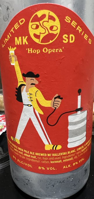いま飲んでるビールの絵の解釈が難しい。ビール飲みながら爆弾引火しようとしてるんだろうか 