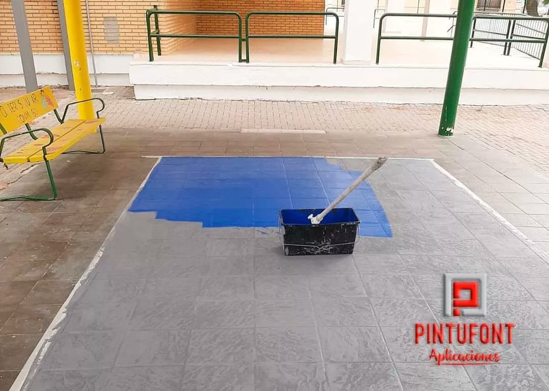 Pintufont1's tweet photo. Hace unos días terminamos un bonito #trabajo, dábamos #color a un #GranProyecto que ha llevado a cabo el #CeipBlasInfanteLebrija. Se trata de varios #JuegosPintados en el #Suelo. #enlasmejoresmanos #colegio #escuela #juegoseducativos #pinturas #aplicacionesdepintura #imprimacion https://t.co/uXgVcQTlKF
