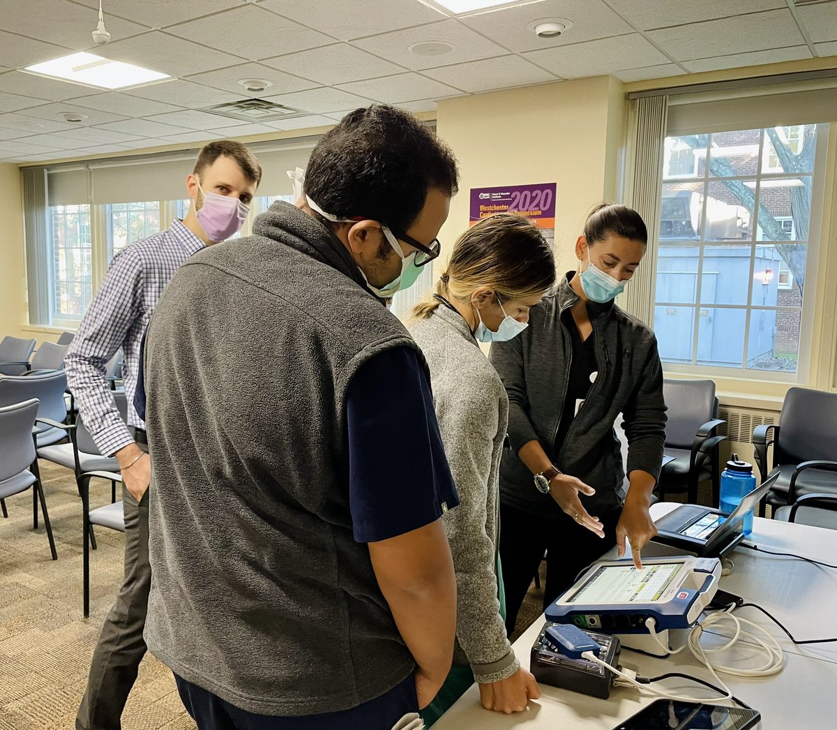 EP programmer workshop for the fellows! #WMCCardiology 

<a href="/seiiwaiEPmd/">Sei Iwai</a> and <a href="/DrRhthm/">Jason Jacobson</a> inspiring a new generation of #EPeeps. 👏🏽