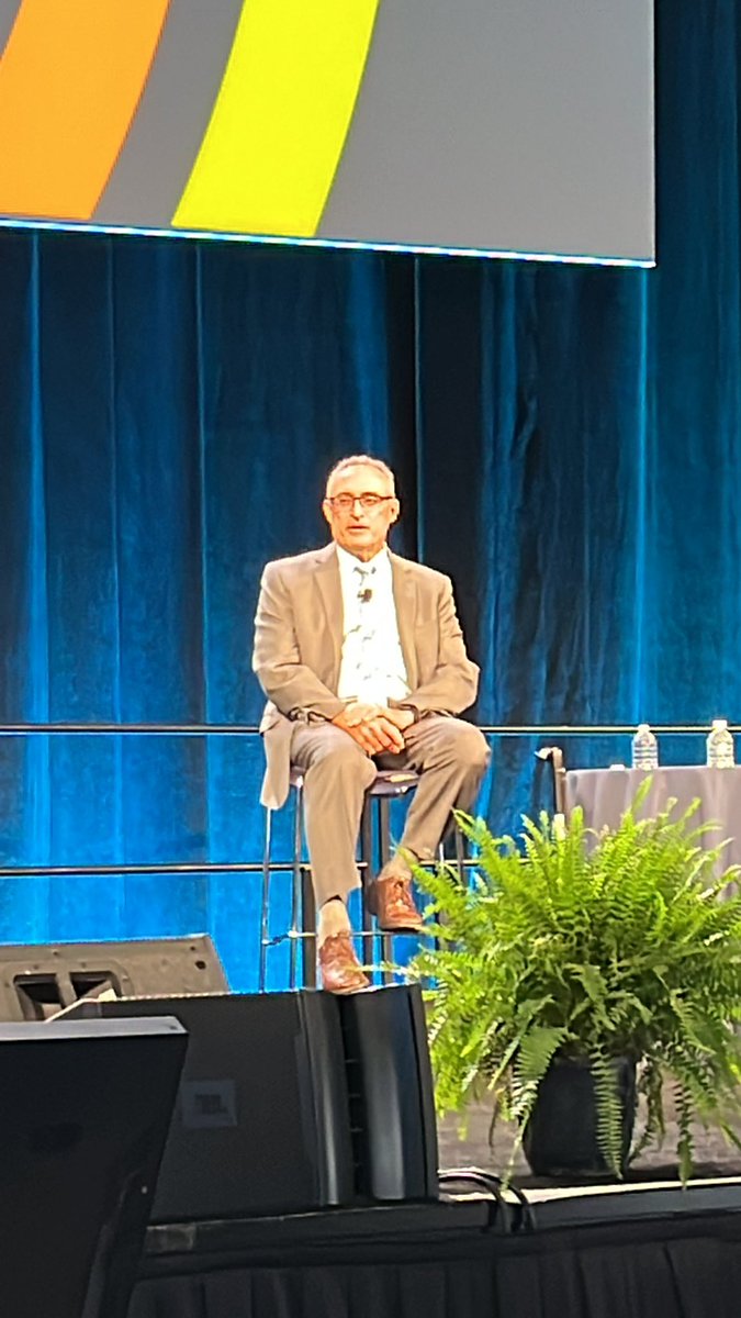 DocGalapon's tweet photo. Dr Domino talking about Evidence-based Updates from the Medical Literature #fmstrong #fmrising #aafpfmx https://t.co/hnUIczRYtB
