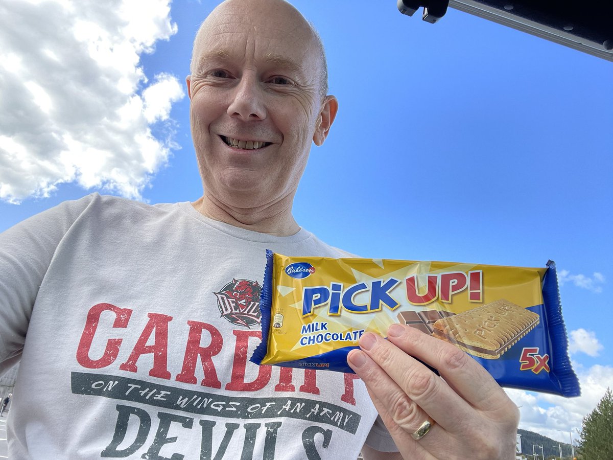 tonybaloney36's tweet photo. If @toddkelman reviewed biscuits! #nicepickup https://t.co/EBXMR2QXHf